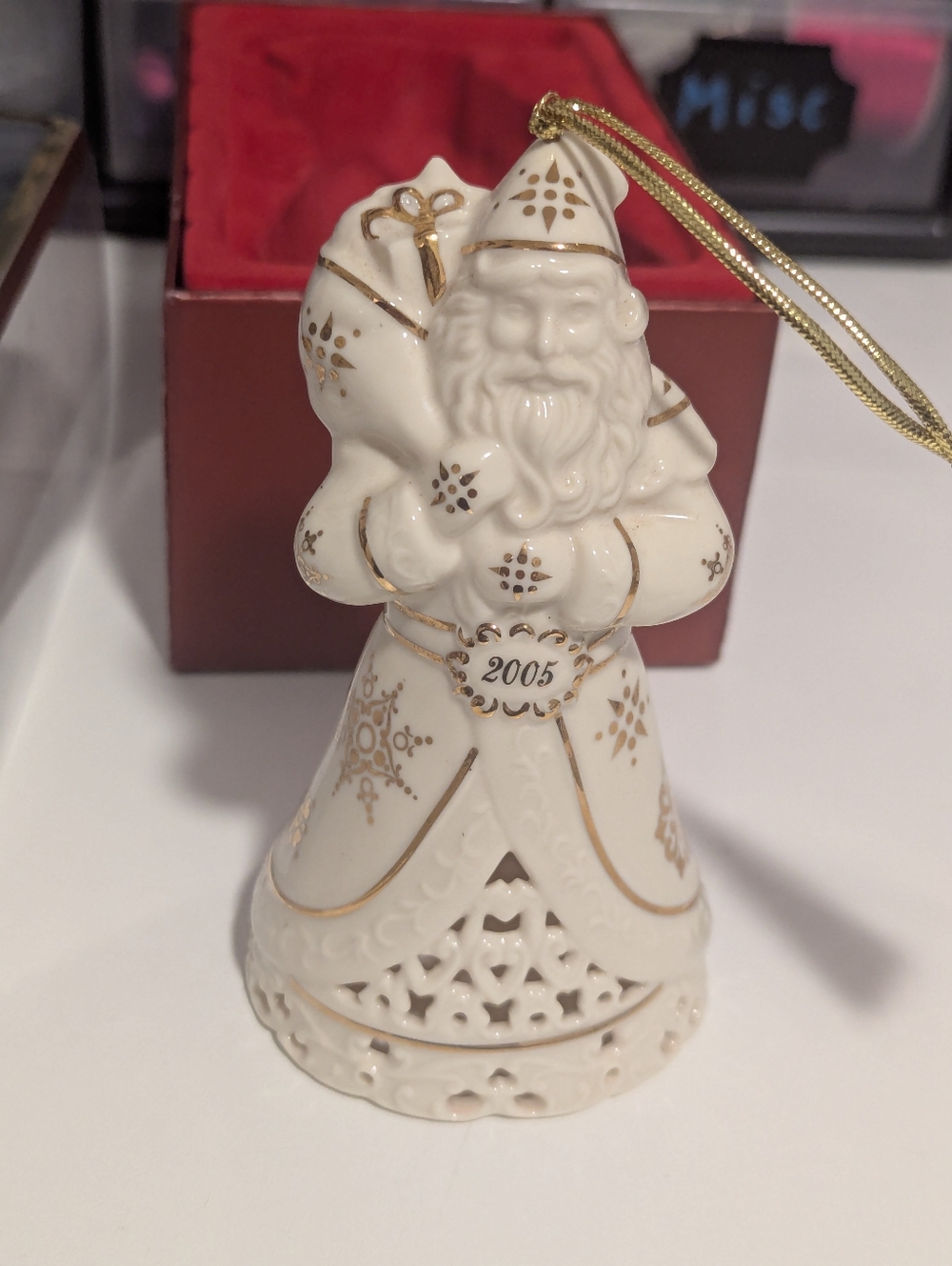 Lenox 2005 Annual Santa Christmas Ornament - Picture 3 of 13